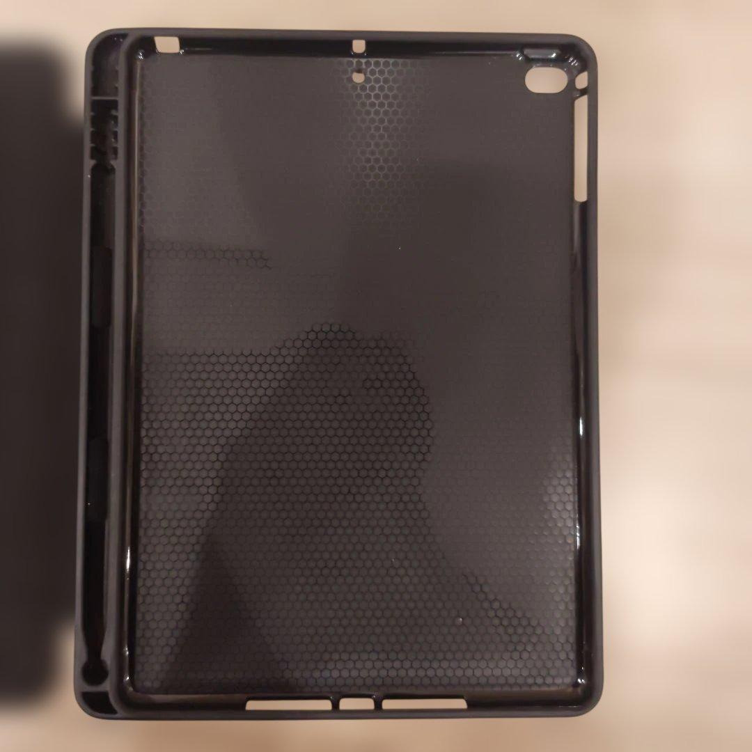 Apple iPad シルバー 本体 + キーボード・マウス・カバー