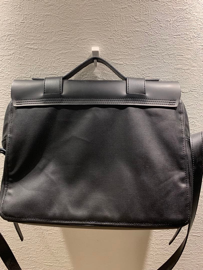 Dr. Martens Messenger Bag AD056001 ブラック