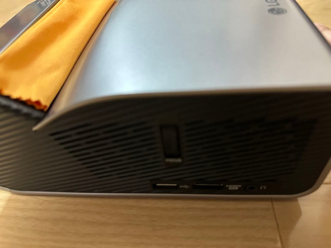 LG プロジェクター　超短焦点　PH450UG