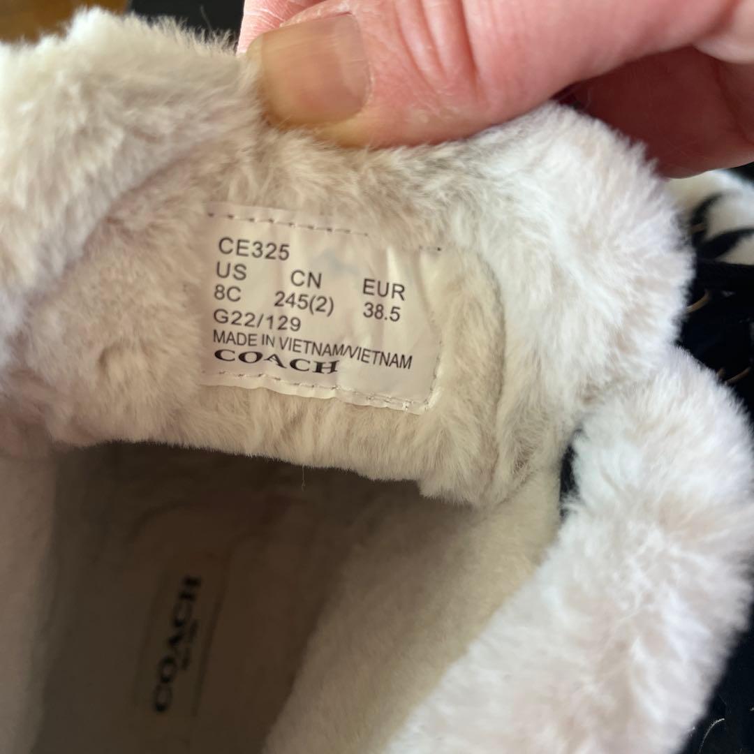 コーチ シグネチャー柄ブラックショートブーツ