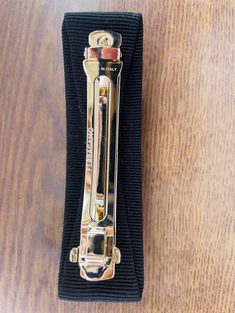 フェラガモ　バレッタ　リボン