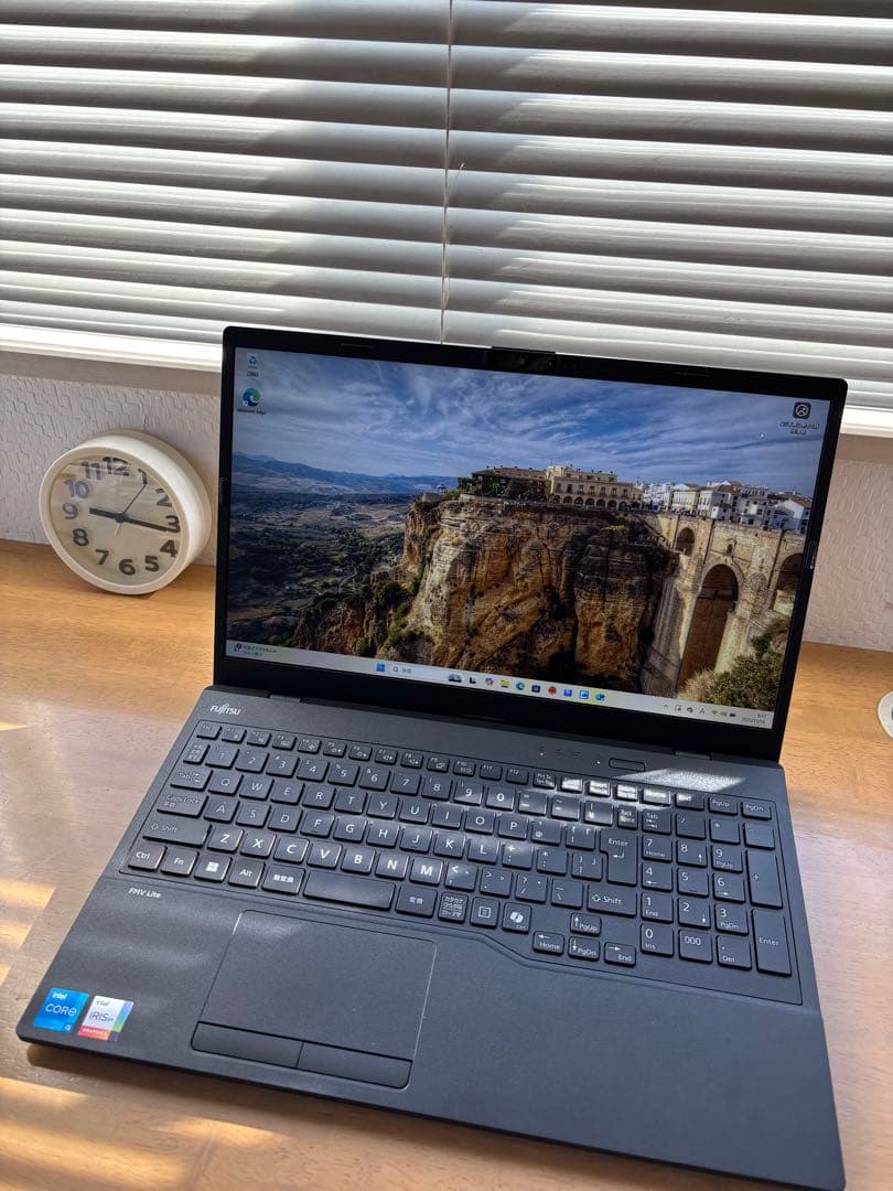 【超美品】数回使用のみ　富士通ノートパソコン Windows11 SSD 軽量