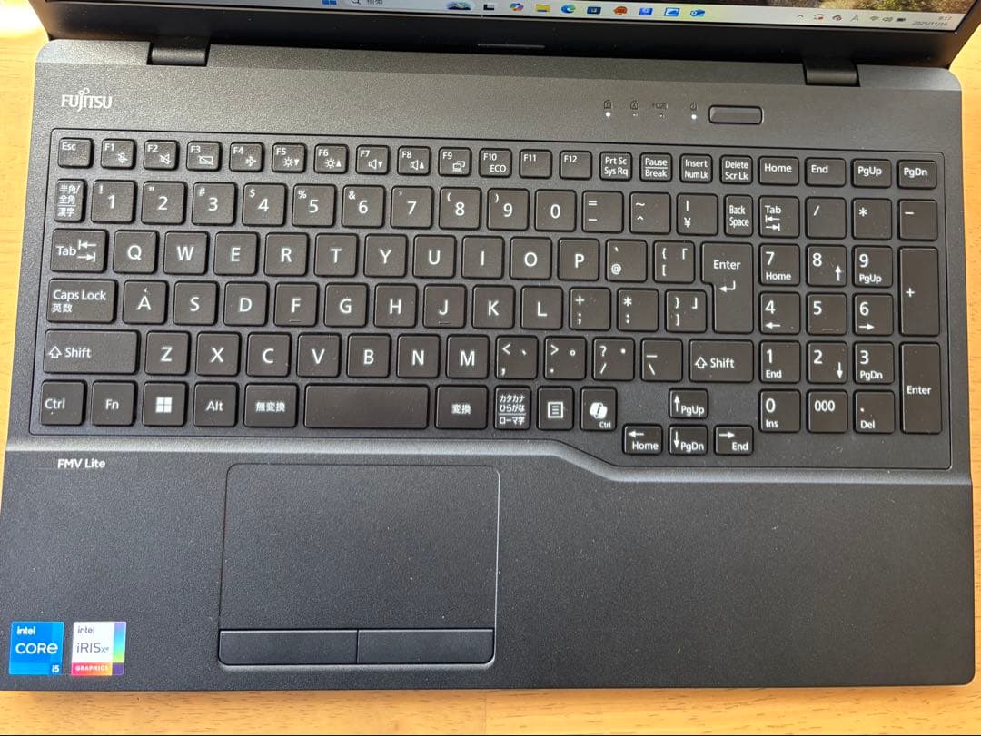 【超美品】数回使用のみ　富士通ノートパソコン Windows11 SSD 軽量