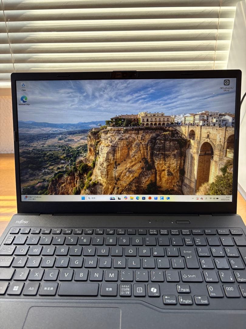 【超美品】数回使用のみ　富士通ノートパソコン Windows11 SSD 軽量