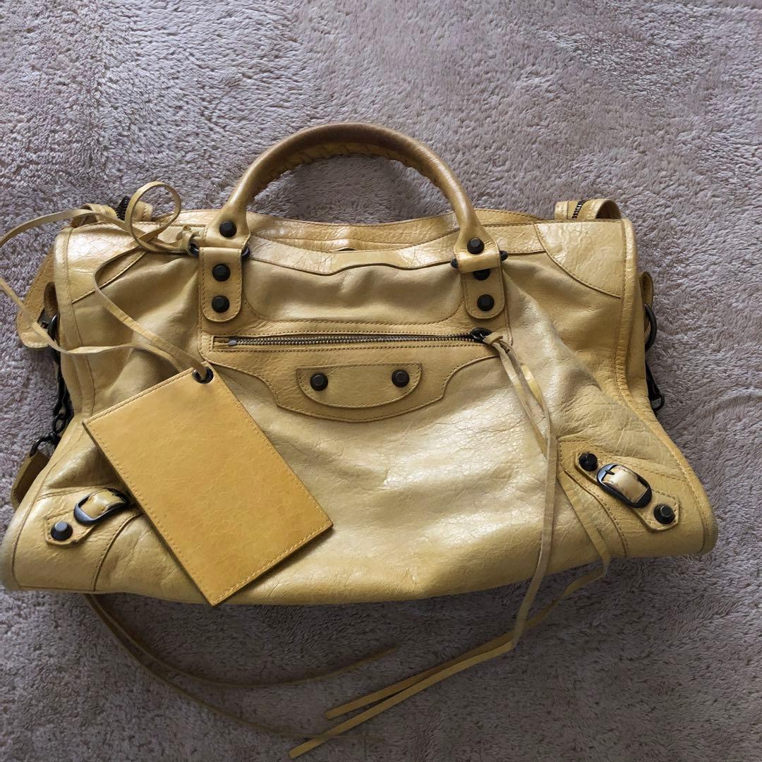 本日祝日にて値下げします！希少❗️バレンシアガ　イエロー レザー ショルダーバック