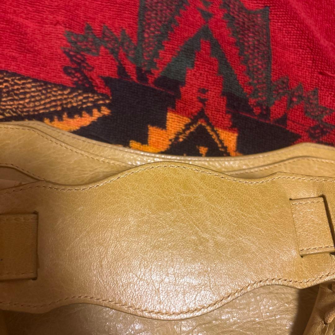 本日祝日にて値下げします！希少❗️バレンシアガ　イエロー レザー ショルダーバック