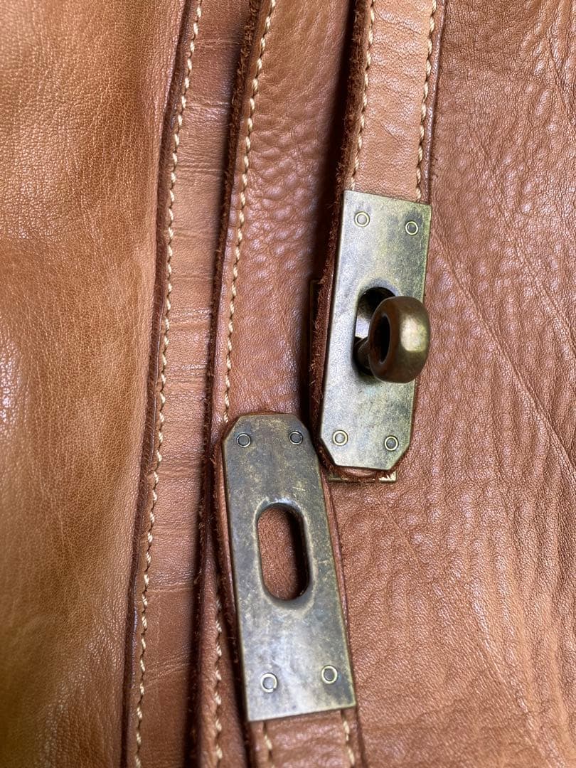 ジェニュインレザーバック