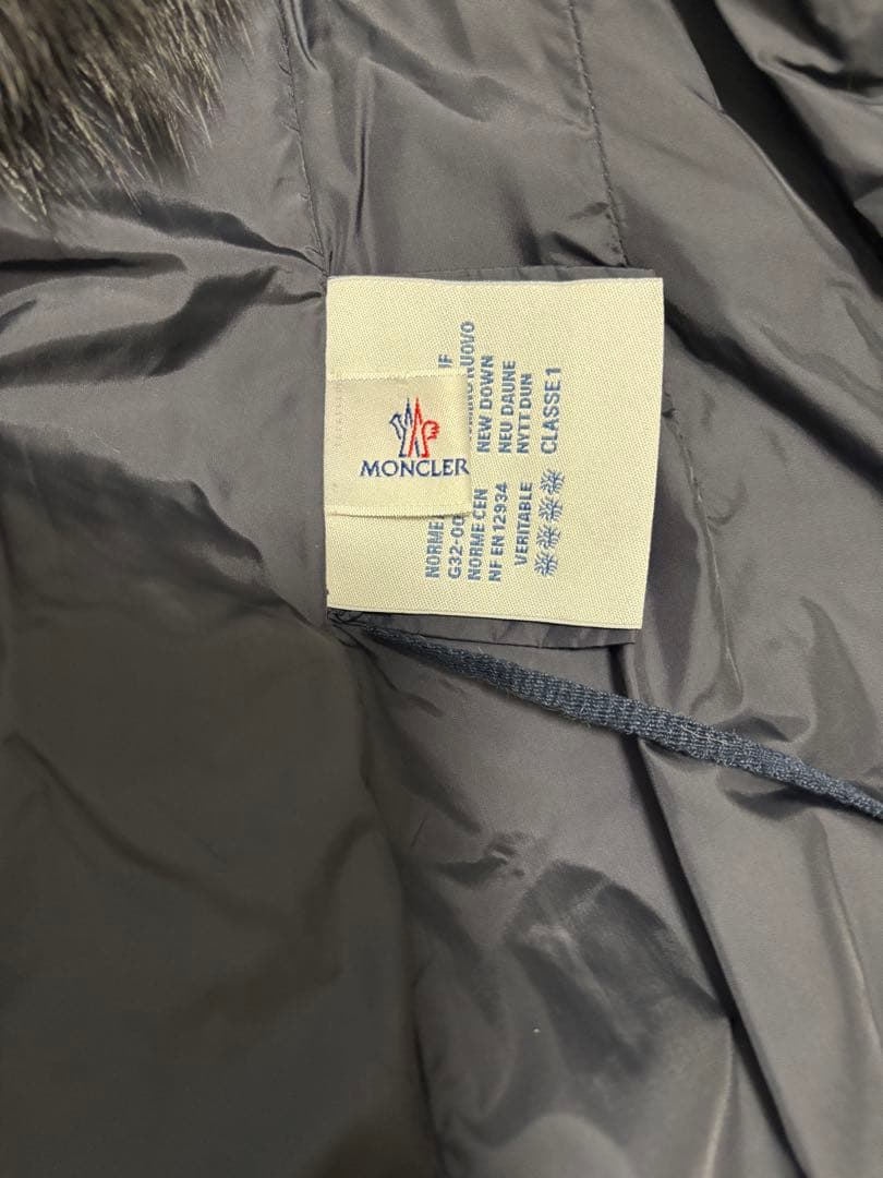 モンクレール　フード付きブラックダウン　レディース　最終値下げ