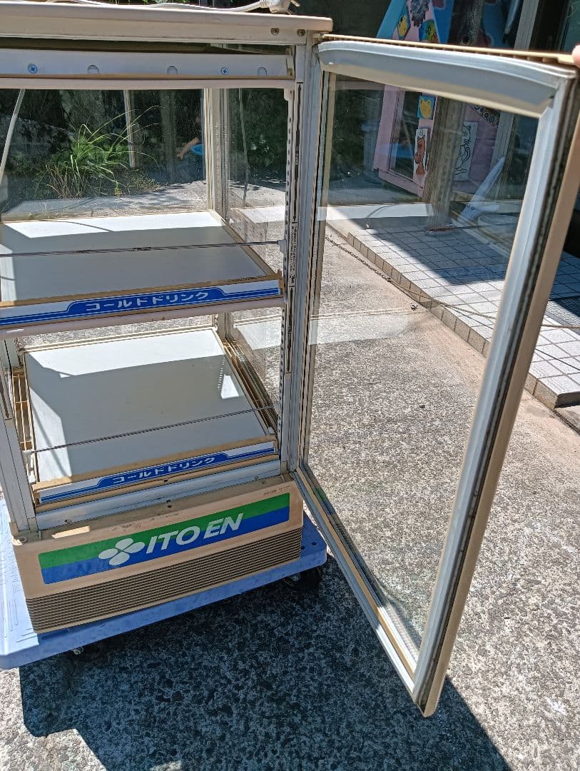 ITO EN 冷温庫　ショーケース SANYO 2段棚