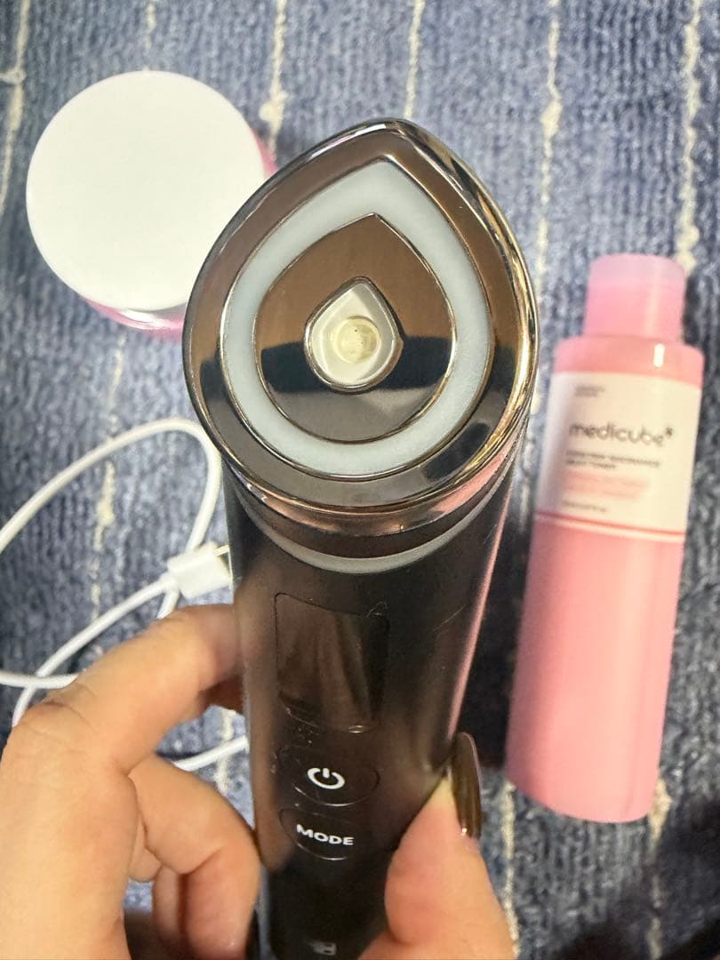 medicube 美顔器 USBケーブル付き【箱無し】