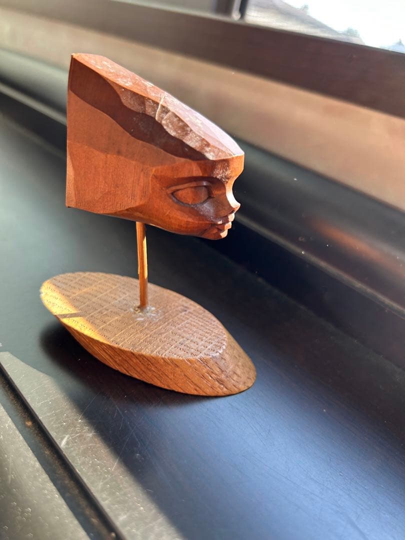 フ*ン様 瀧口正満作　木製抽象顔彫刻 スタンド付き