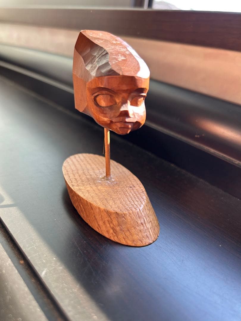 フ*ン様 瀧口正満作　木製抽象顔彫刻 スタンド付き