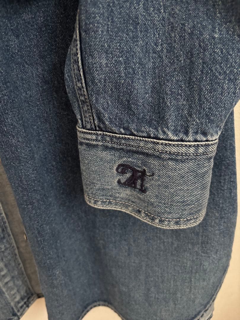 ウィムガゼット【インフルエンサーコラボ】刺繍デニムシャツ