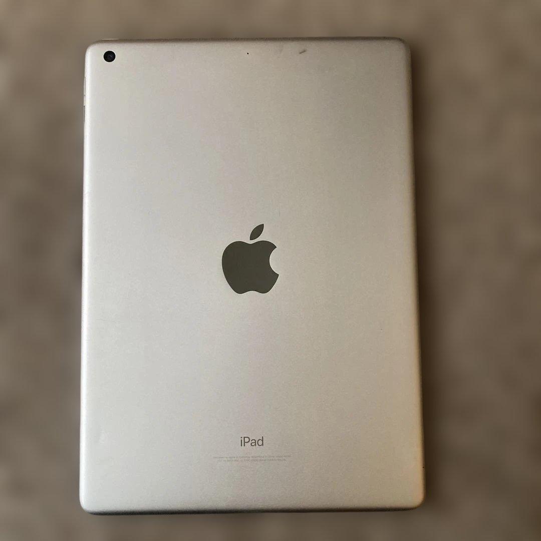 Apple iPad シルバー 第6世代32GB Wi-Fi保護フィルム貼付