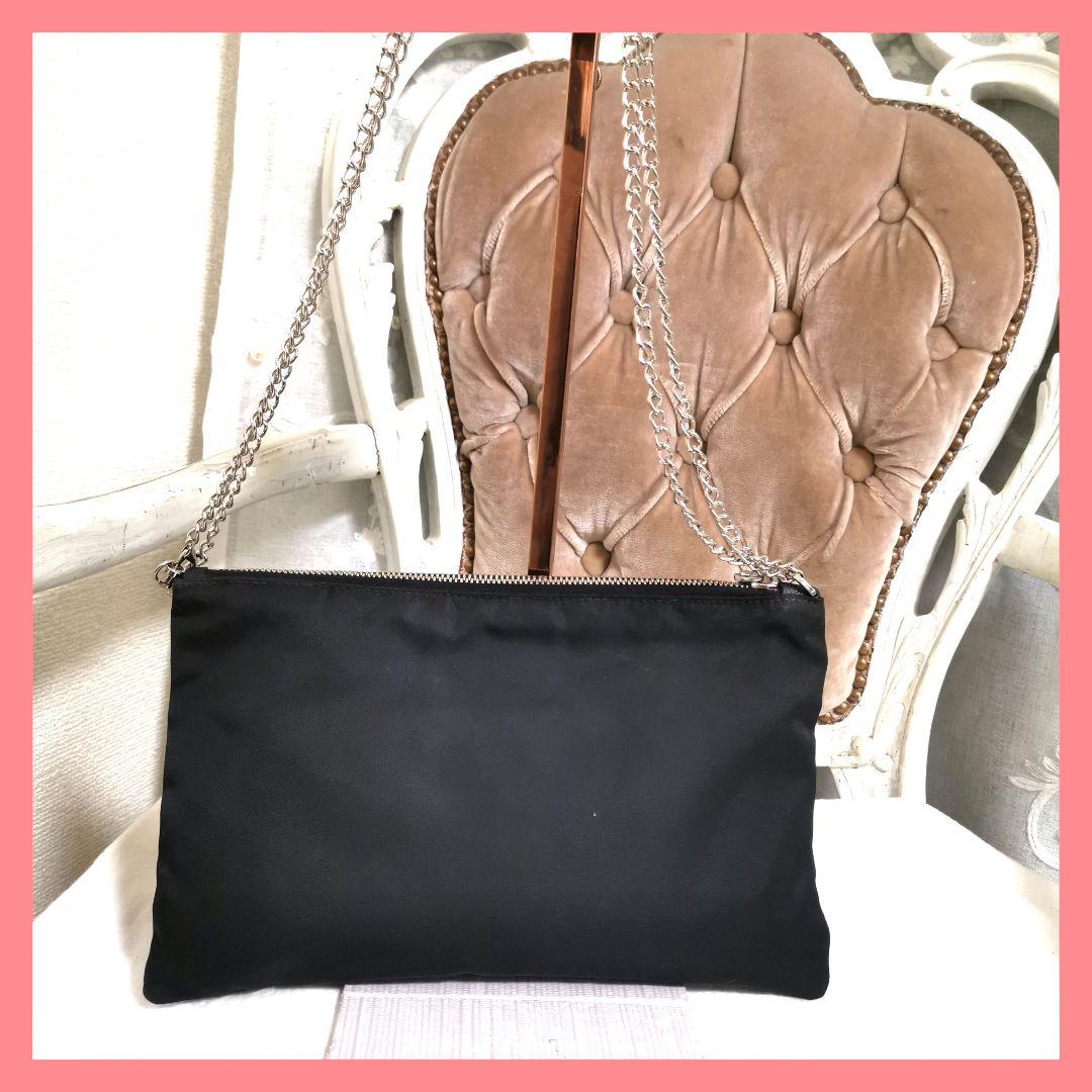 【美品】プラダPRADAサフィアーノ黒大きめポーチ新品ショルダー付!鑑定済!