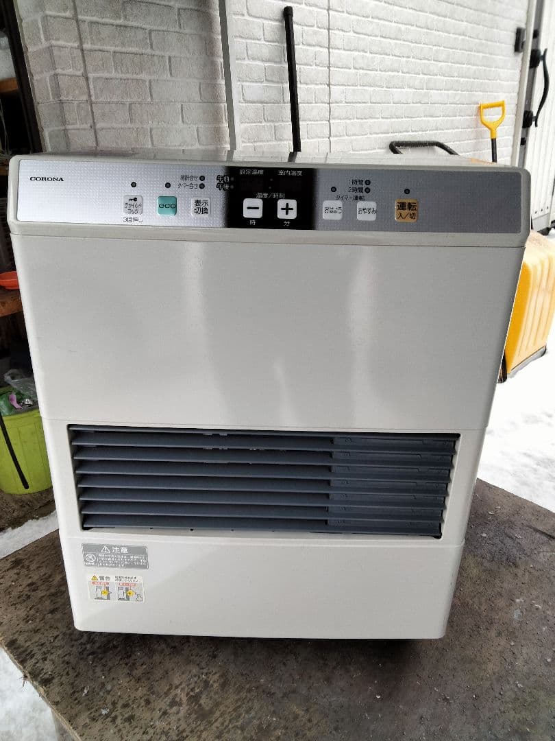 札幌発コロナFF温風石油ストーブ！品番「FF‐4212GS」2012年式中古品①