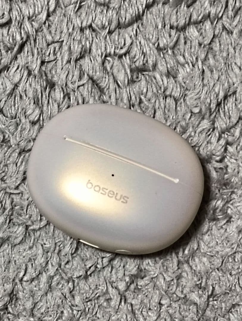 baseus ワイヤレスイヤホン ホワイト 充電ケース付き
