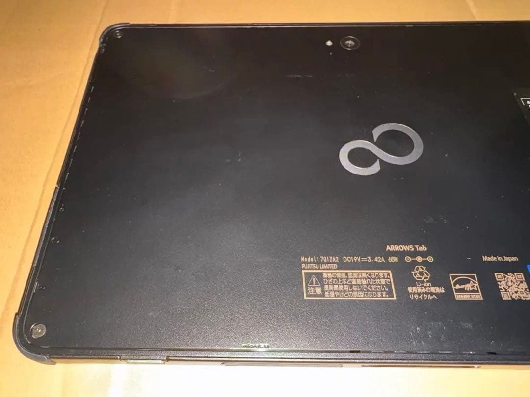 富士通　Arrows Tab Q7311/FB タブレットPC SSD256GB