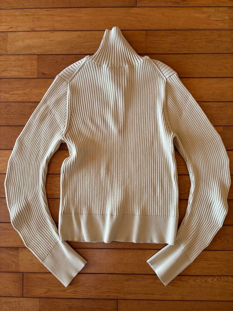 ミースロエ　ウェーブスリーブハーフジップニット