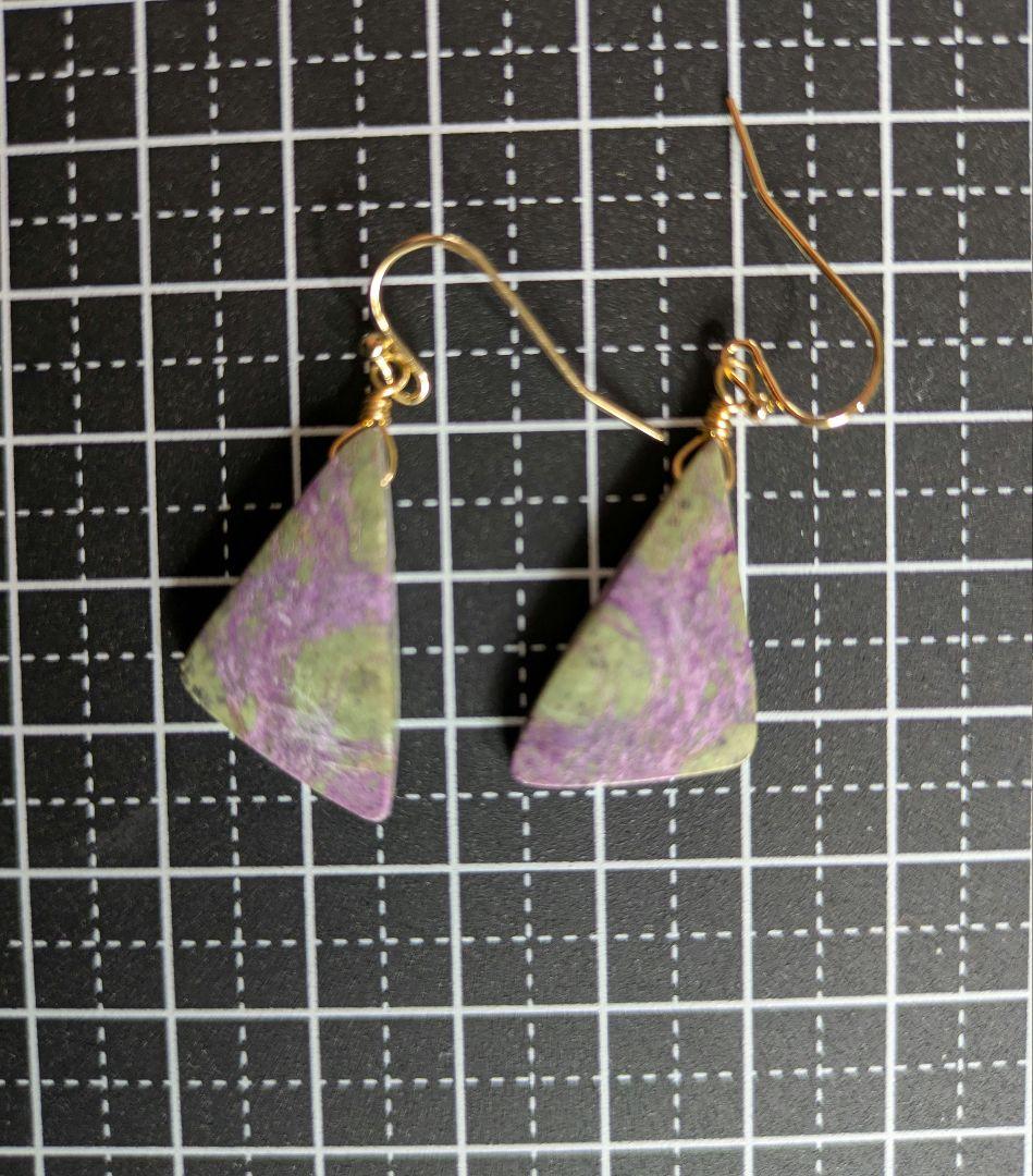 スティヒタイト イン サーペンティン 14kgf　平和をもたらす石