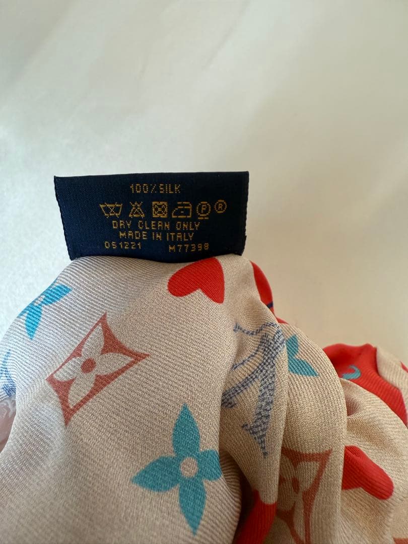 LOUIS VUITTON シルクシュシュ レッド