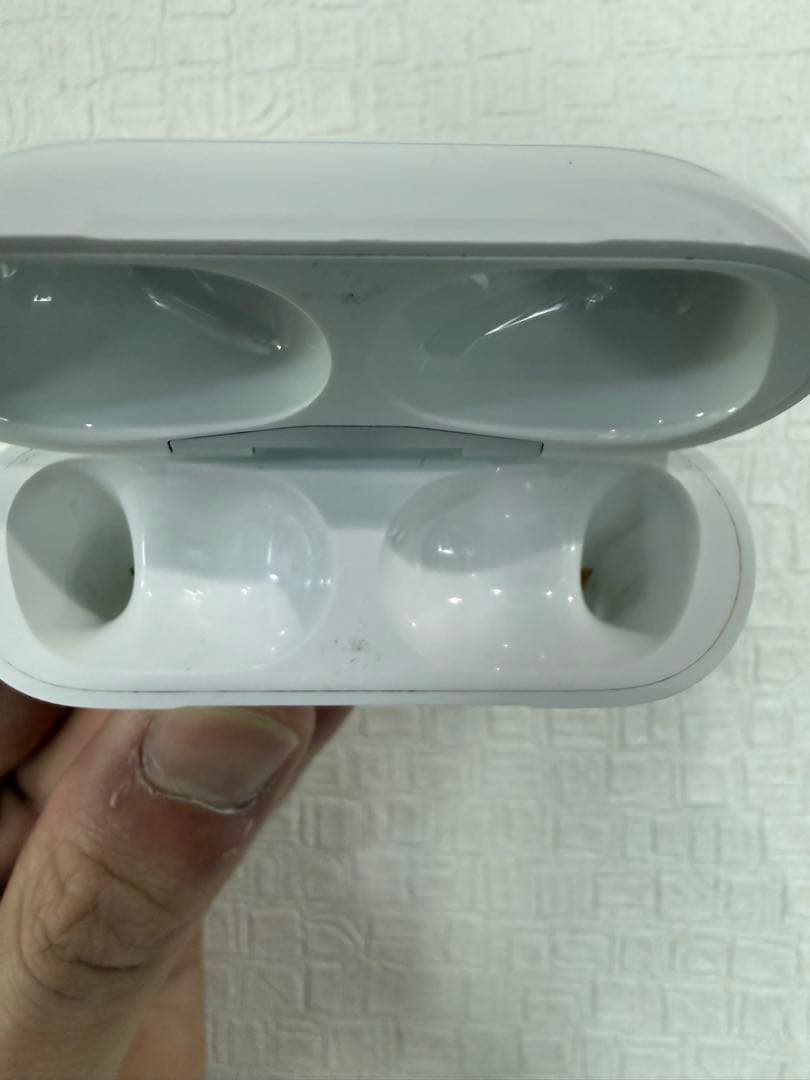 AirPods本体 lightningポート