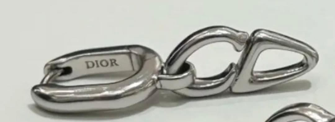 Dior 垂れ下がりピアス（片耳用）