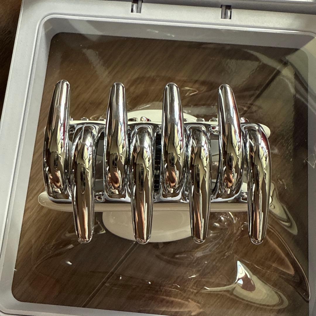 MIU MIU ヘアクリップ ホワイト ノベルティ