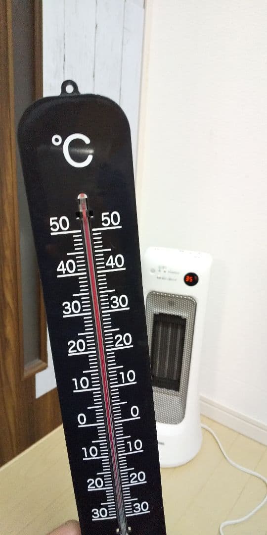 元店頭展示品➰アイリスオーヤマ、人感、首降り機能搭載、セラミックファンヒーター