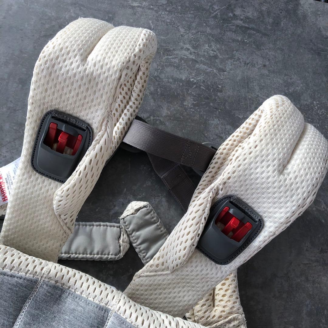 美品　人気　最上級モデル　ベビービョルン　抱っこ紐　ハーモニー　クリーム　箱付き