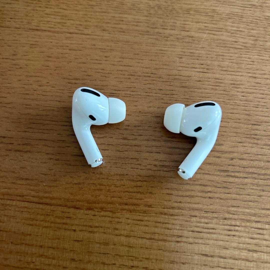 Apple AirPods Pro 純正（箱あり）とPITAKAのケース