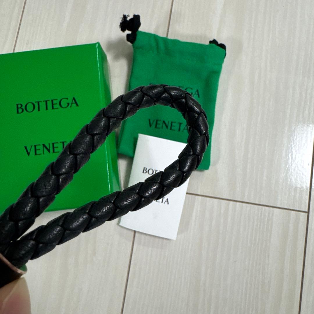 現行 Bottega Veneta 編み込みレザーキーホルダー