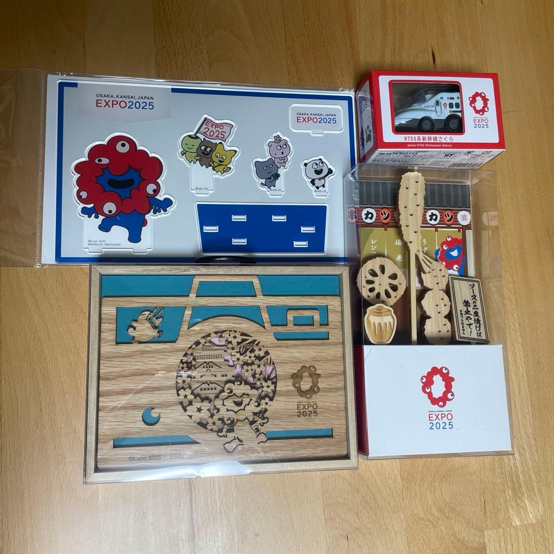 ミャクミャクセット　Sサイズ　サンリオ　もっちり　モノクロ　Tシャツ　お楽しみ袋