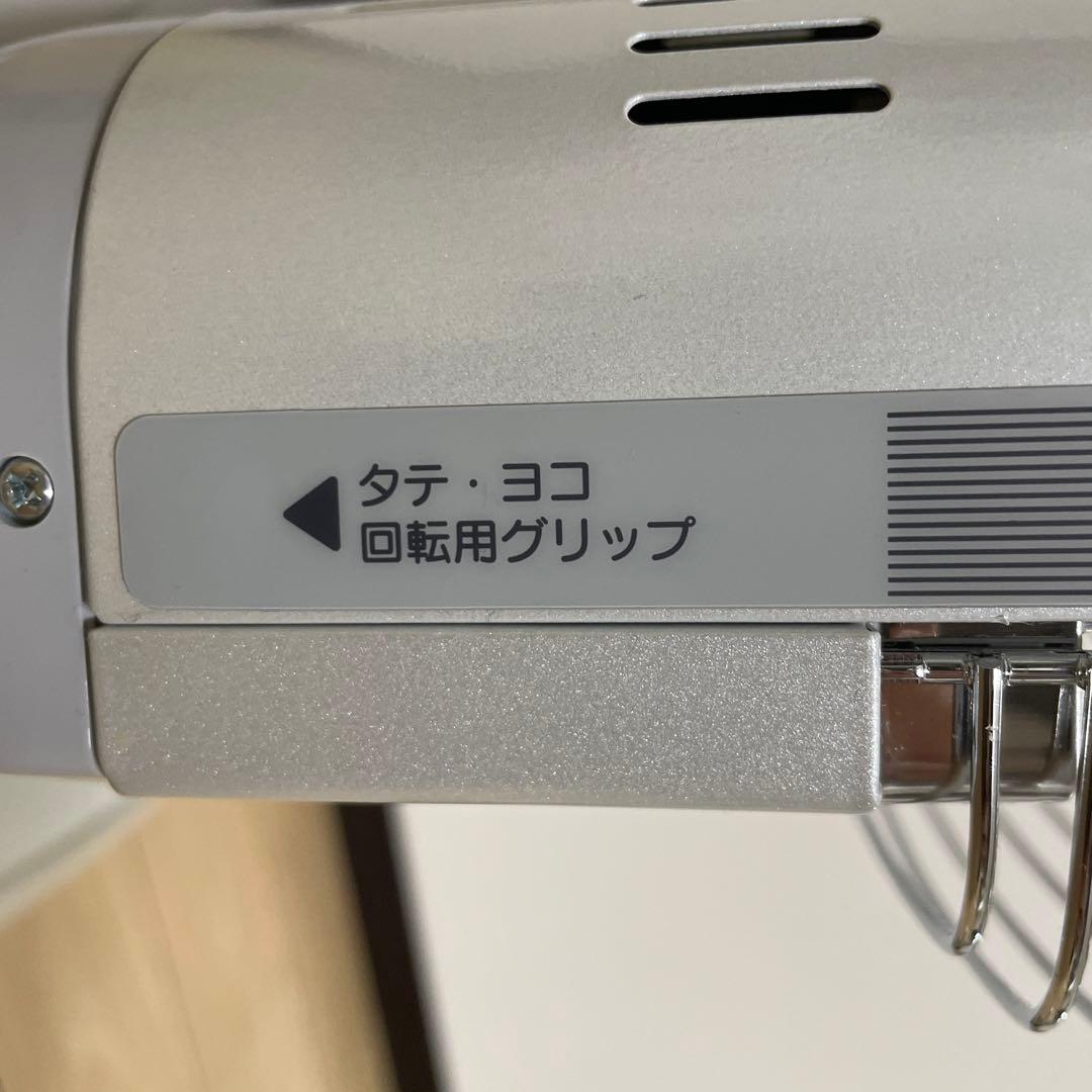 ダイキン 遠赤外線暖房機　セラムヒート　ストーブ ホワイト