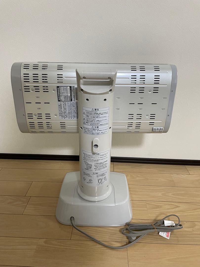 ダイキン 遠赤外線暖房機　セラムヒート　ストーブ ホワイト