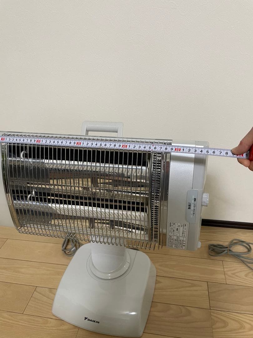 ダイキン 遠赤外線暖房機　セラムヒート　ストーブ ホワイト
