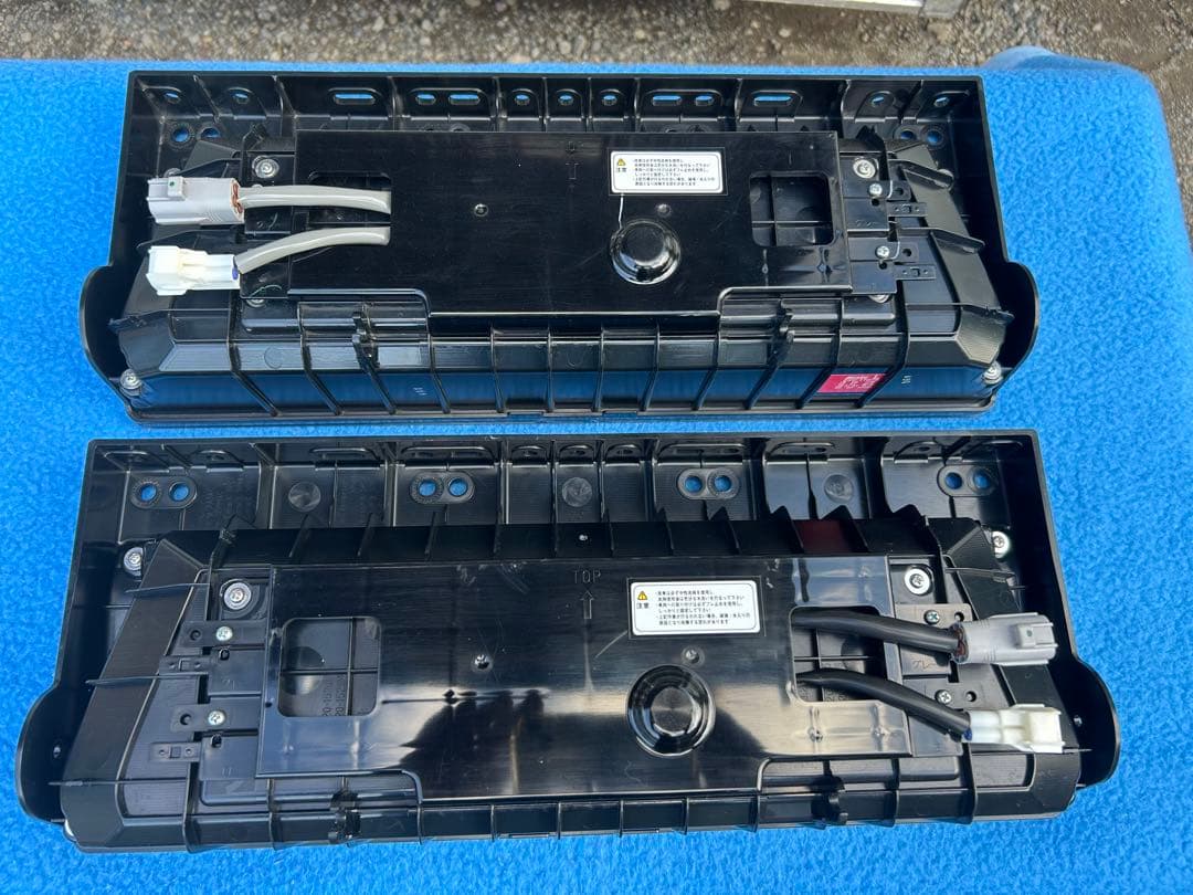 小糸LEDテールランプ 新車外しレッド/クリア 2個セット