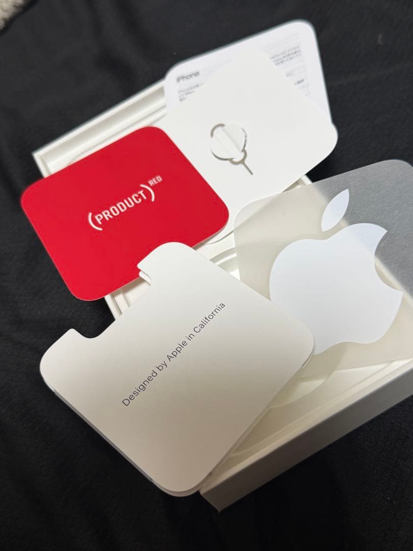 iPhone 14 本体　スクリーン保護フィルム　充電器