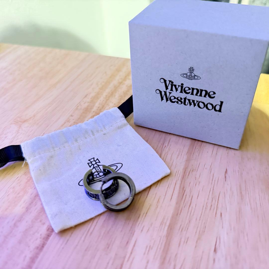 Vivienne Westwood ブラックフープピアス