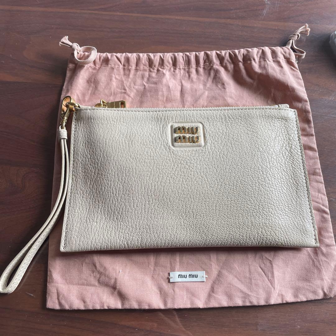 【未使用に近い】Miumiu マドラスレザーのポーチ