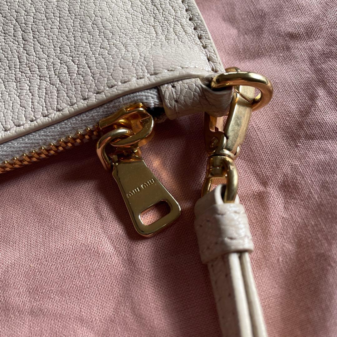 【未使用に近い】Miumiu マドラスレザーのポーチ