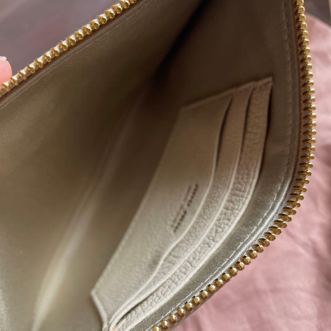 【未使用に近い】Miumiu マドラスレザーのポーチ