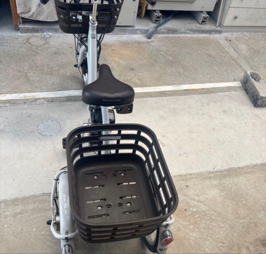 極上　 RIKUTTO 電動アシスト 三輪車 グレー