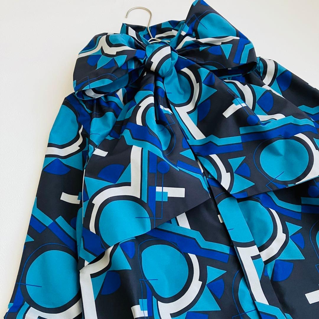 M fill ボウタイブラウス　幾何学模様　シャツ　比翼ボタン　青系