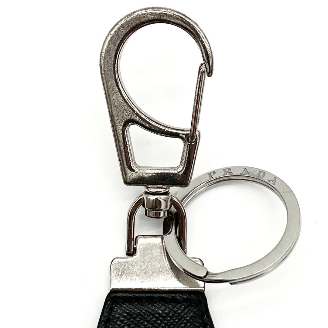 【美品】プラダ 三角ロゴ キーホルダー キーリング サフィアーノ レザー