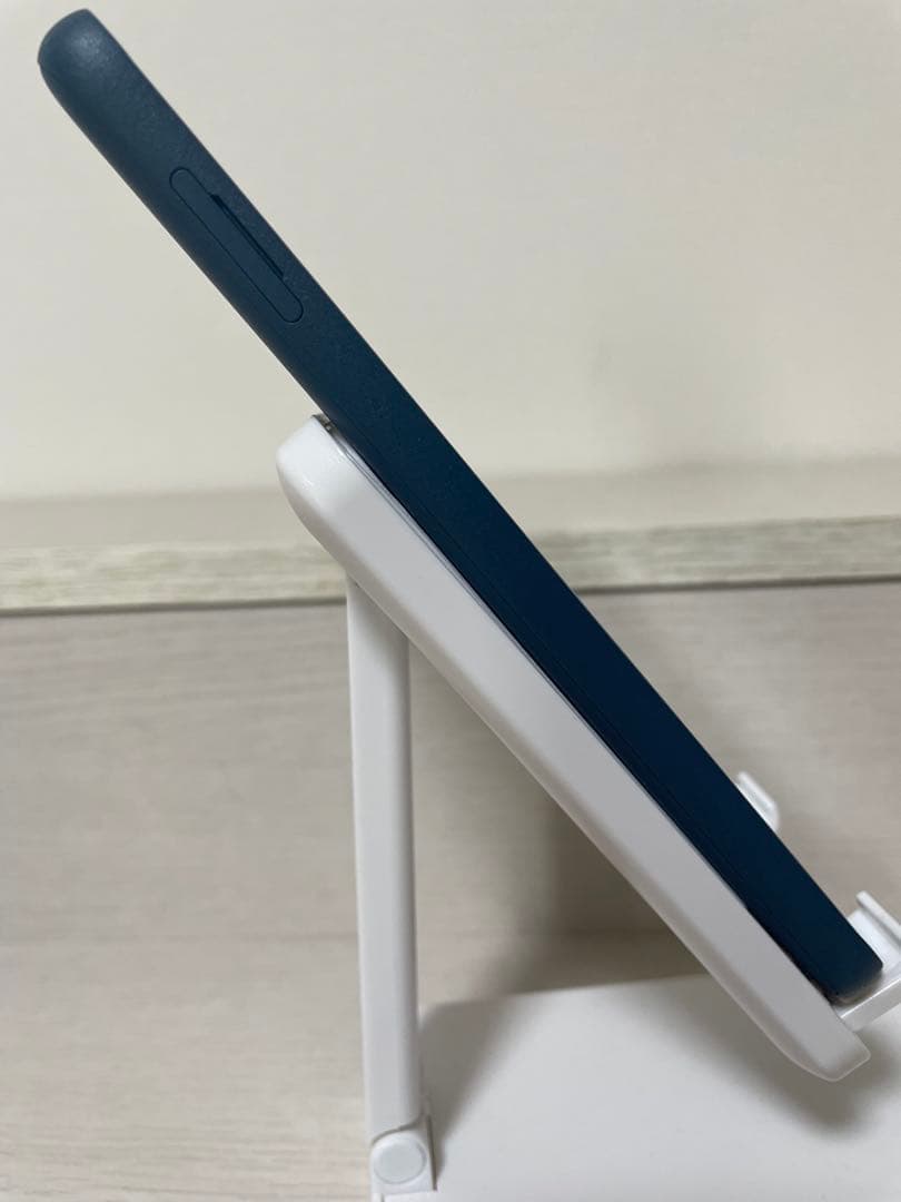 【美品】arrows We2 F-52E ネイビーグリーン