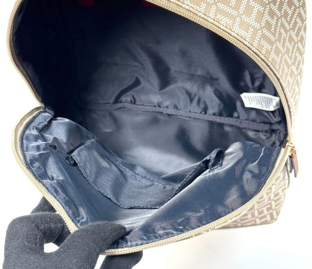 【新品未使用】【可愛いレアデザイン】トミー・ヒルフィガー　リュック　ベージュ