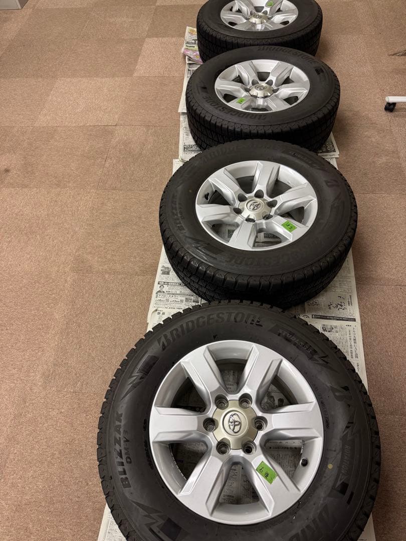 プラド150 純正17インチ BLIZZAK DM-V3 265/65R17