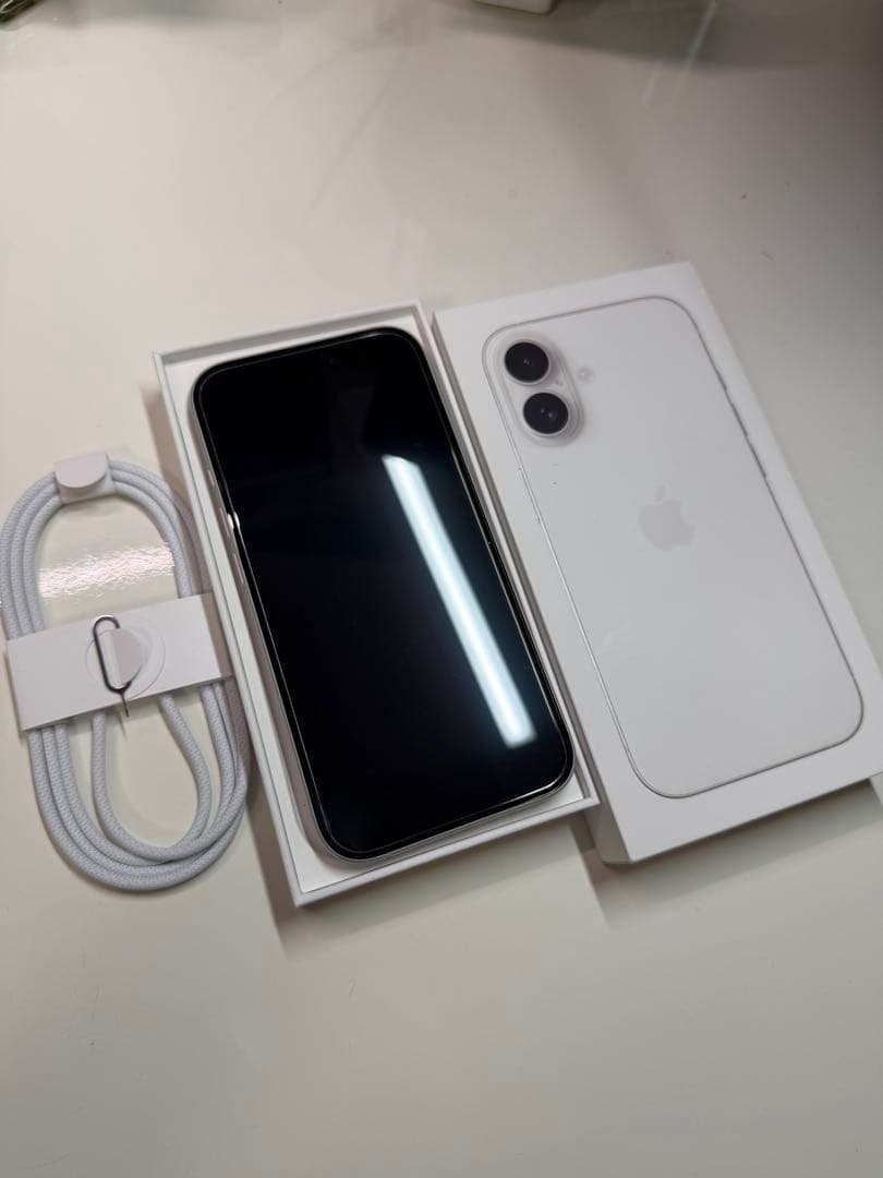Apple iPhone 16 ホワイト 本体 バッテリー最大容量100%