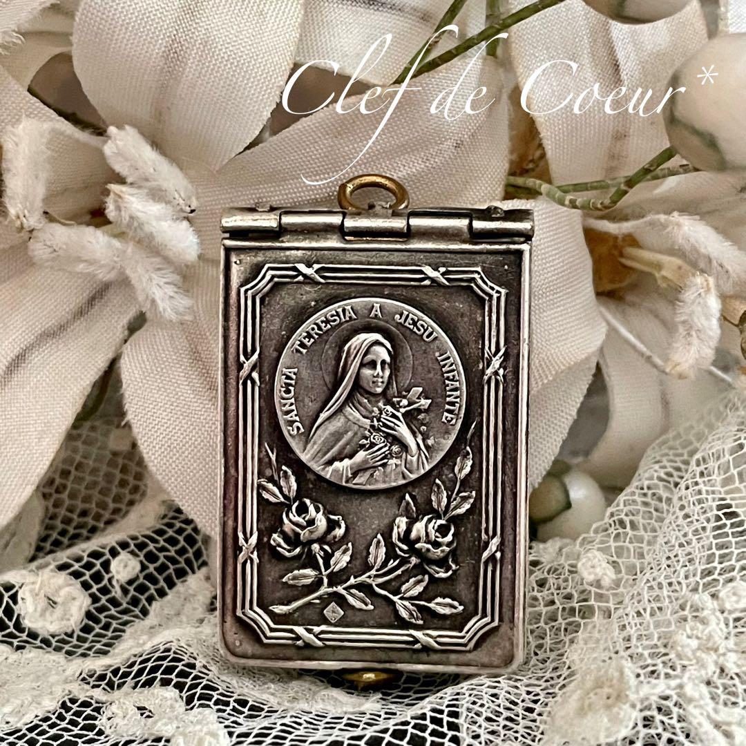 0126E フランスアンティーク ペンダントトップ ビスクドールアクセサリーにも